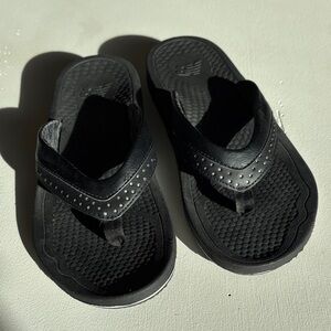 New Balance Black Textured Flip Flops
